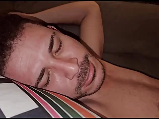 O sonho pode se tornar realidade&comma; sonhou e o homem sonhado veio mamar sua pica at&eacute; jorrar jatos de leite&period;